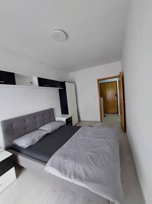 City Center Chic, Urban Apartment Skopje Exteriör bild