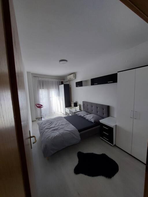 City Center Chic, Urban Apartment Skopje Exteriör bild